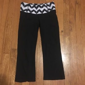 Used Lululemon cropped yoga pants size 4